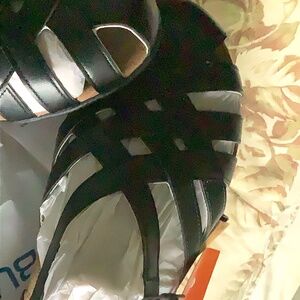 JBU woman’s Bonnie Encore closed toe black  faux leather. Sandal 9m/ eur 40